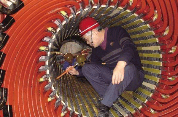 電機(jī)維修中錯(cuò)誤的操作帶來(lái)的危害性——西安泰富西瑪電機(jī)(西安西瑪電機(jī)集團(tuán)股份有限公司)官方網(wǎng)站 電機(jī)維修中錯(cuò)誤的操作帶來(lái)的危害性——西安泰富西瑪電機(jī)(西安西瑪電機(jī)集團(tuán)股份有限公司)官方網(wǎng)站