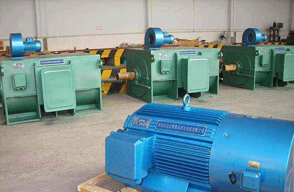 三相異步電動機直接起動的危險。